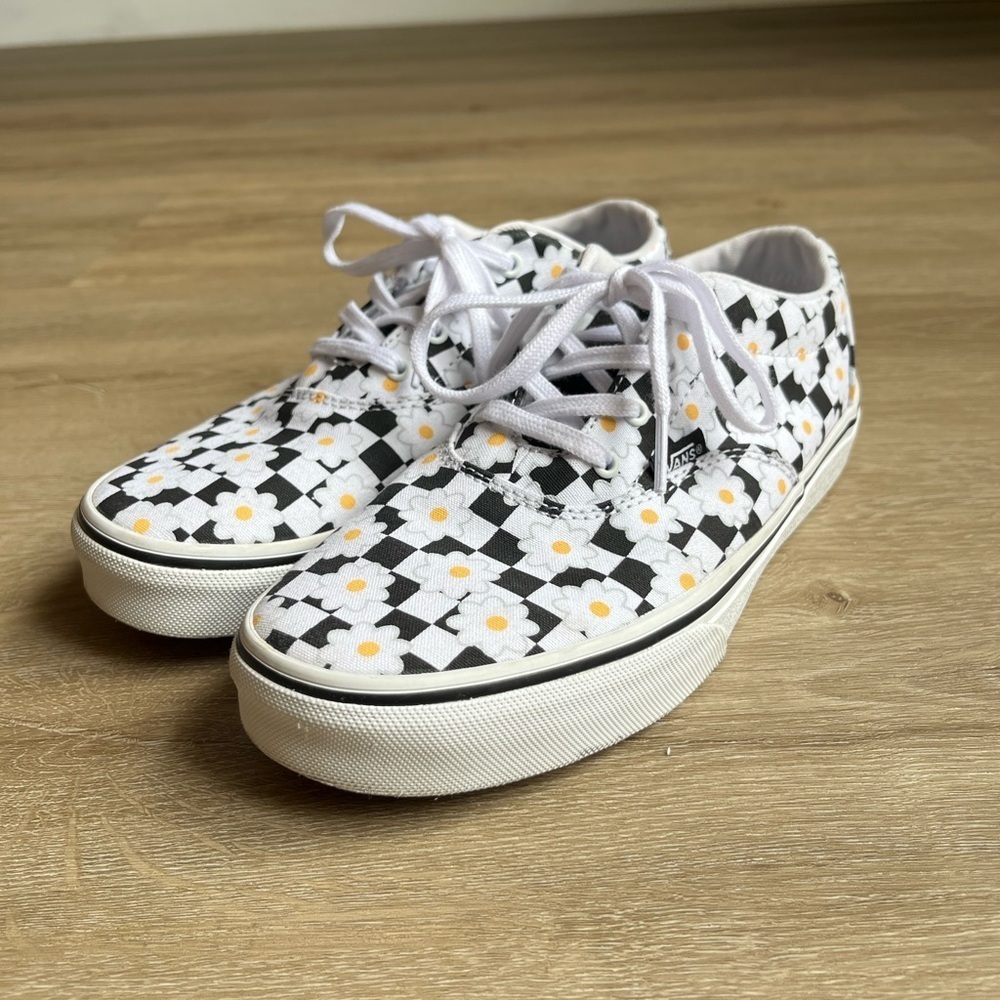 Vans Youth/Women’s Black and White Checkered Daisy Sneakers SZ 5 youth 6.5 W